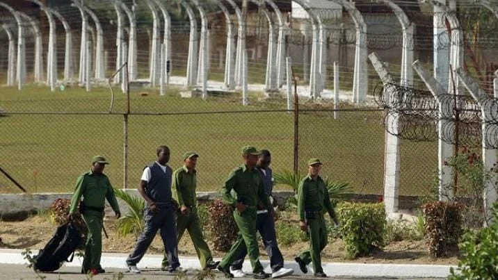 Exterior de una prisión cubana.